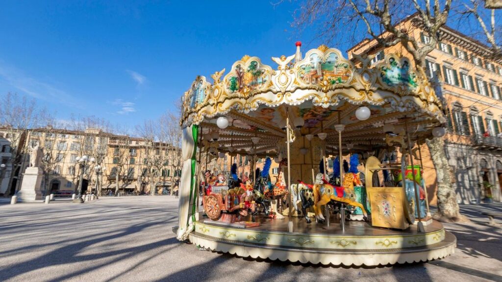 carrusel-piazza-napoleone.jpg