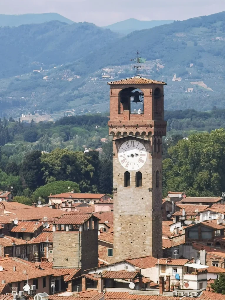 Torre delle Ore in Lucca