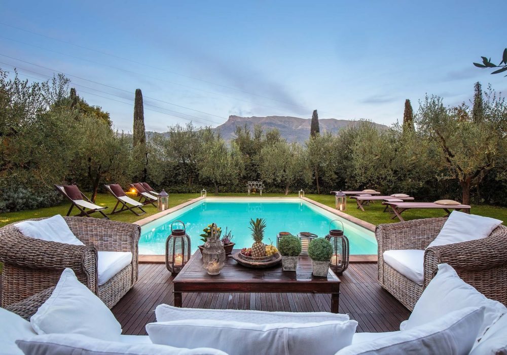 luxury villas with private pool in tuscany