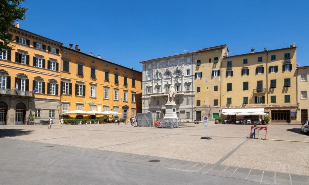 piazza-napoleone-lucca.jpg