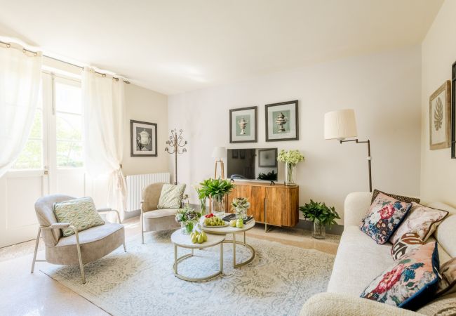 Apartment in Lucca - The Arnolfini Portrait Apartment Apartment in Lucca - The Arnolfini Portrait Apartment