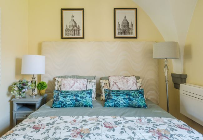 Apartment in Lucca - The Arnolfini Portrait Apartment Apartment in Lucca - The Arnolfini Portrait Apartment