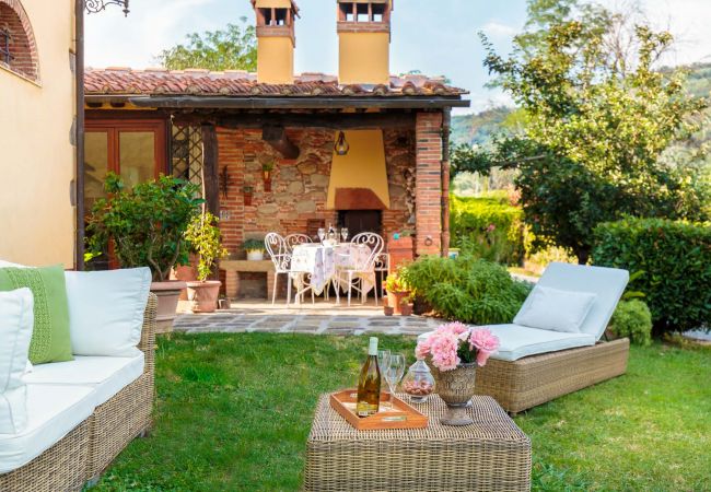 Villa in Uzzano - Rosyabate Cottage Villa in Uzzano - Rosyabate Cottage