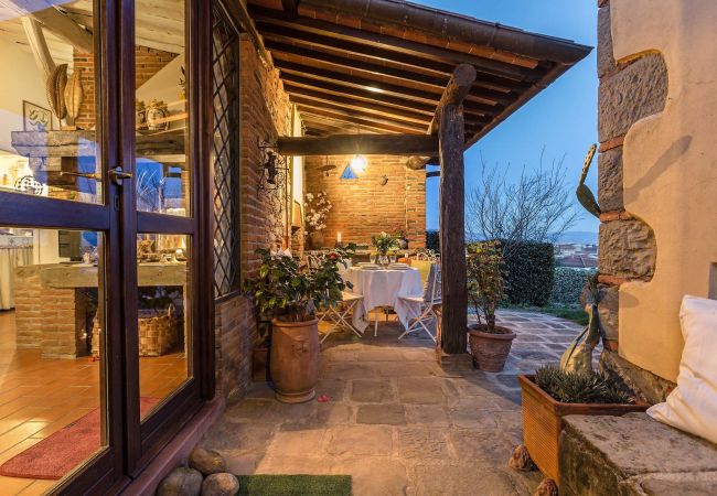 Villa in Uzzano - Rosyabate Cottage Villa in Uzzano - Rosyabate Cottage