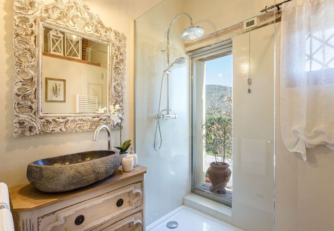 Villa in Uzzano - Rosyabate Cottage Villa in Uzzano - Rosyabate Cottage