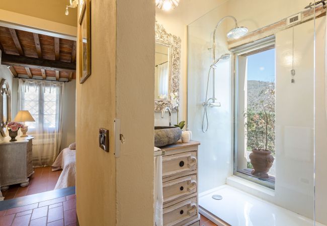 Villa in Uzzano - Rosyabate Cottage Villa in Uzzano - Rosyabate Cottage