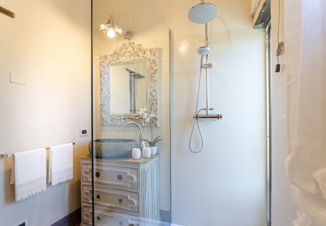 Villa in Uzzano - Rosyabate Cottage Villa in Uzzano - Rosyabate Cottage