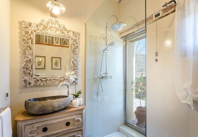 Villa in Uzzano - Rosyabate Cottage Villa in Uzzano - Rosyabate Cottage