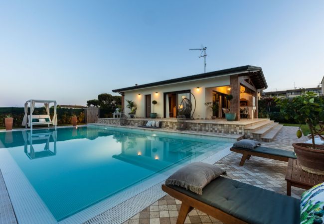 Villa/Dettached house in Viareggio - The Luxury Beach Villa