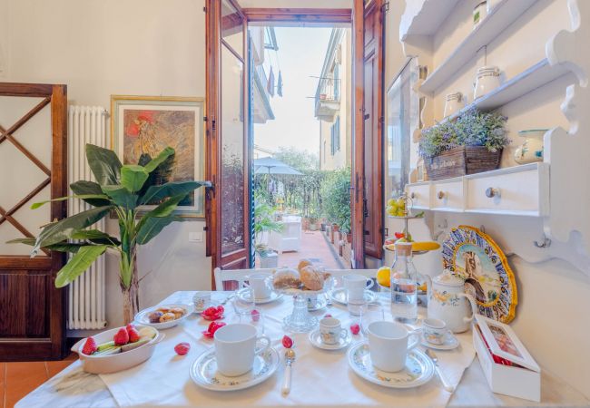 Apartment in Lucca - The Garden Along the Stream Apartment in Lucca - The Garden Along the Stream