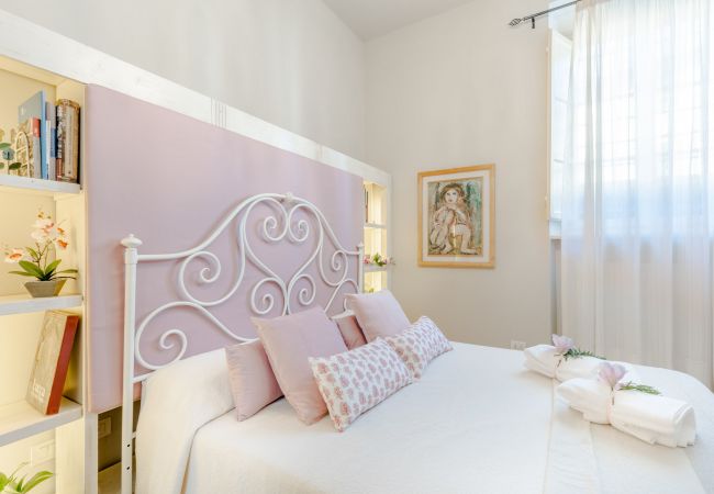 Apartment in Lucca - The Garden Along the Stream Apartment in Lucca - The Garden Along the Stream