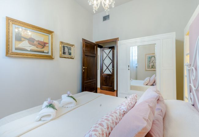 Apartment in Lucca - The Garden Along the Stream Apartment in Lucca - The Garden Along the Stream