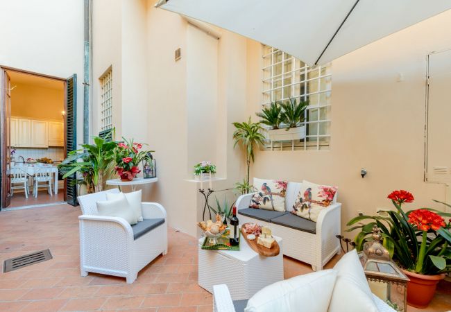 Apartment in Lucca - The Garden Along the Stream Apartment in Lucca - The Garden Along the Stream