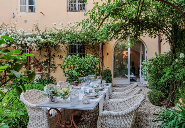 Apartment in Lucca - Casa Vanny, an Apartment with Private Garden Apartment in Lucca - Casa Vanny, an Apartment with Private Garden