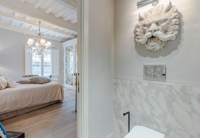Apartment in Lucca - Casa Vanny, an Apartment with Private Garden Apartment in Lucca - Casa Vanny, an Apartment with Private Garden