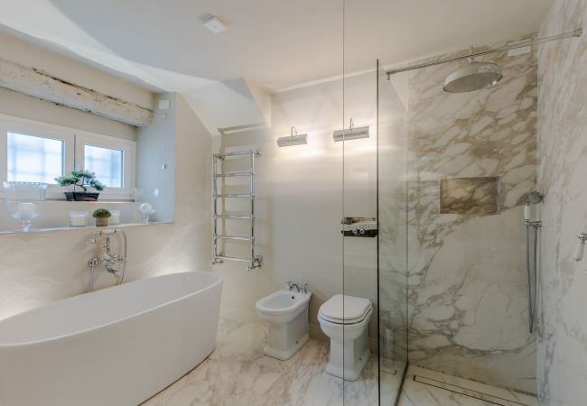 Apartment in Lucca - Casa Vanny, an Apartment with Private Garden Apartment in Lucca - Casa Vanny, an Apartment with Private Garden