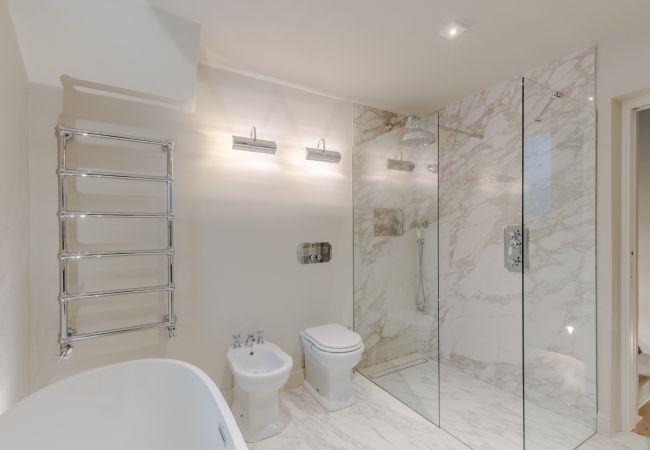 Apartment in Lucca - Casa Vanny, an Apartment with Private Garden Apartment in Lucca - Casa Vanny, an Apartment with Private Garden