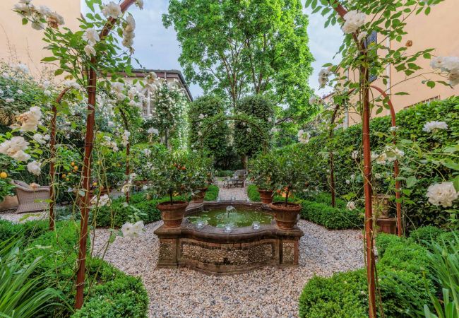Apartment in Lucca - Casa Vanny, an Apartment with Private Garden Apartment in Lucca - Casa Vanny, an Apartment with Private Garden