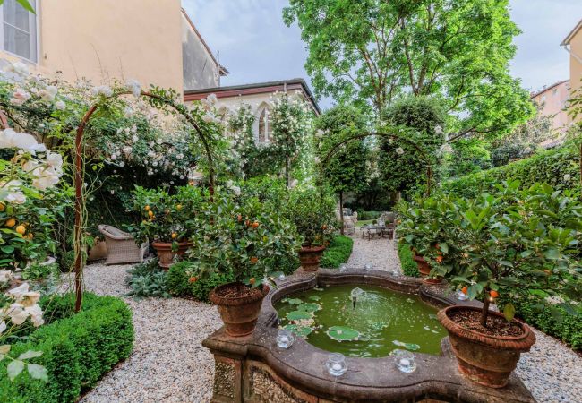 Apartment in Lucca - Casa Vanny, an Apartment with Private Garden Apartment in Lucca - Casa Vanny, an Apartment with Private Garden