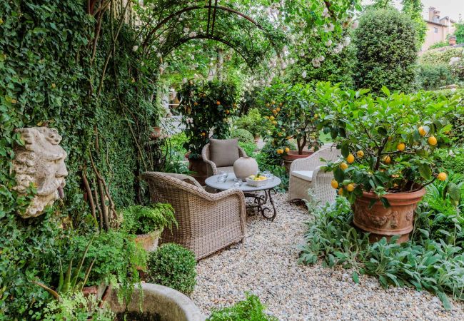 Apartment in Lucca - Casa Vanny, an Apartment with Private Garden Apartment in Lucca - Casa Vanny, an Apartment with Private Garden