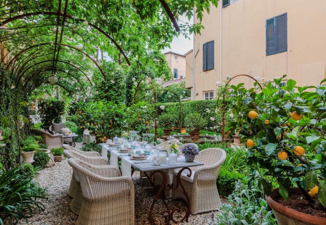 Apartment in Lucca - Casa Vanny, an Apartment with Private Garden Apartment in Lucca - Casa Vanny, an Apartment with Private Garden