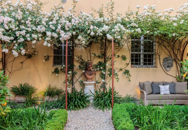 Apartment in Lucca - Casa Vanny, an Apartment with Private Garden Apartment in Lucca - Casa Vanny, an Apartment with Private Garden