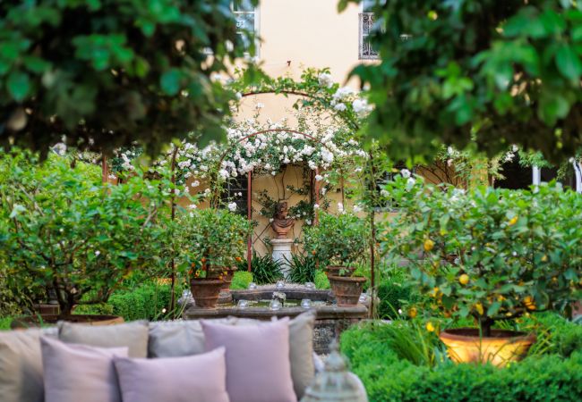 Apartment in Lucca - Casa Vanny, an Apartment with Private Garden Apartment in Lucca - Casa Vanny, an Apartment with Private Garden