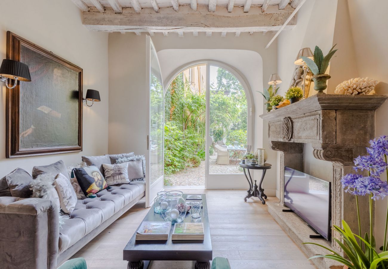Apartment in Lucca - Casa Vanny, an Apartment with Private Garden Apartment in Lucca - Casa Vanny, an Apartment with Private Garden