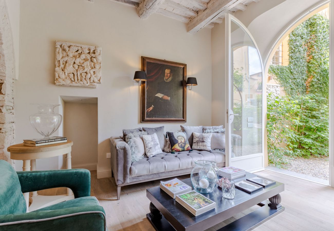 Apartment in Lucca - Casa Vanny, an Apartment with Private Garden Apartment in Lucca - Casa Vanny, an Apartment with Private Garden