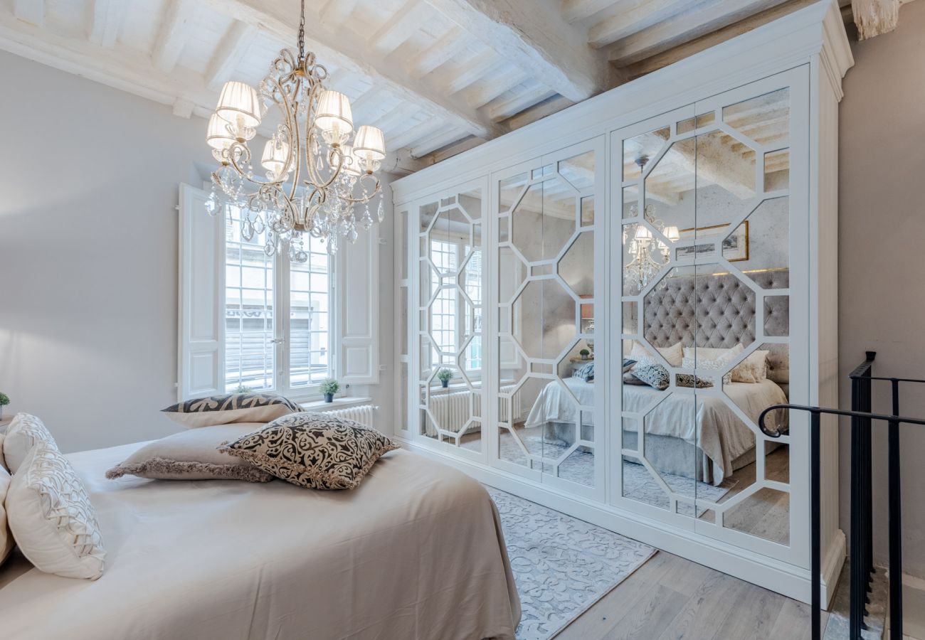 Apartment in Lucca - Casa Vanny, an Apartment with Private Garden Apartment in Lucca - Casa Vanny, an Apartment with Private Garden