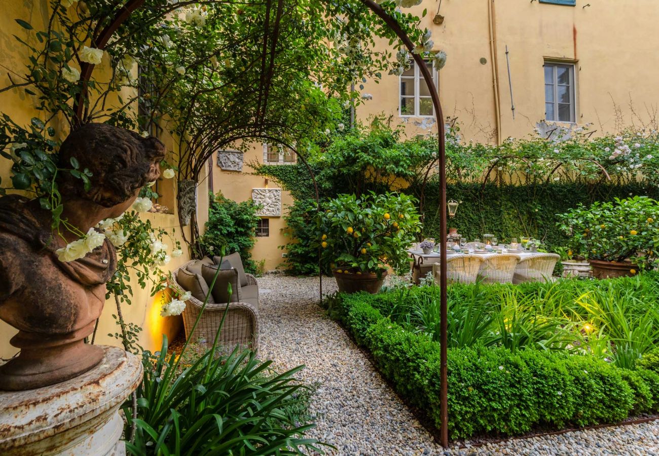 Apartment in Lucca - Casa Vanny, an Apartment with Private Garden Apartment in Lucca - Casa Vanny, an Apartment with Private Garden
