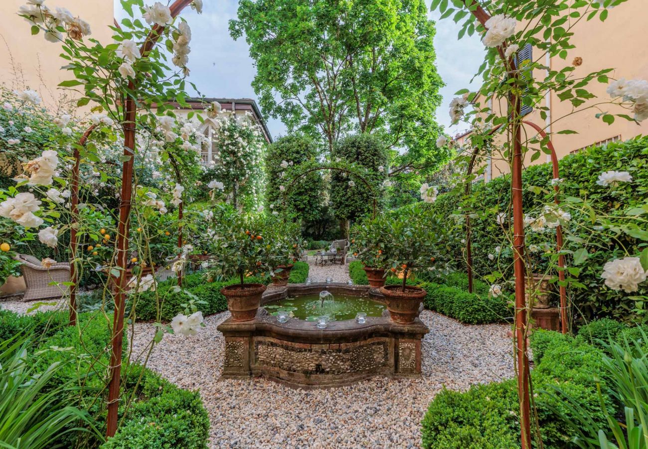 Apartment in Lucca - Casa Vanny, an Apartment with Private Garden Apartment in Lucca - Casa Vanny, an Apartment with Private Garden