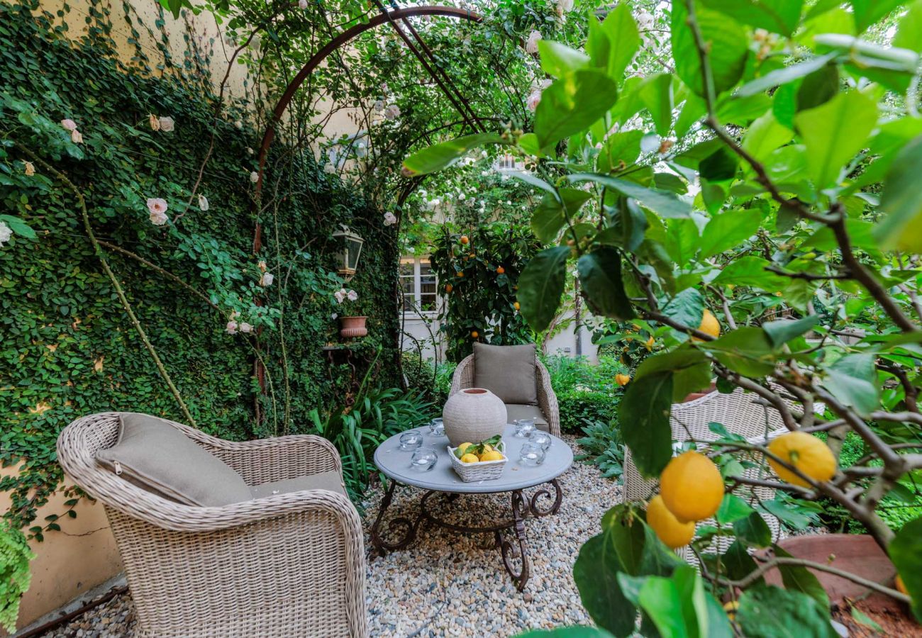 Apartment in Lucca - Casa Vanny, an Apartment with Private Garden Apartment in Lucca - Casa Vanny, an Apartment with Private Garden