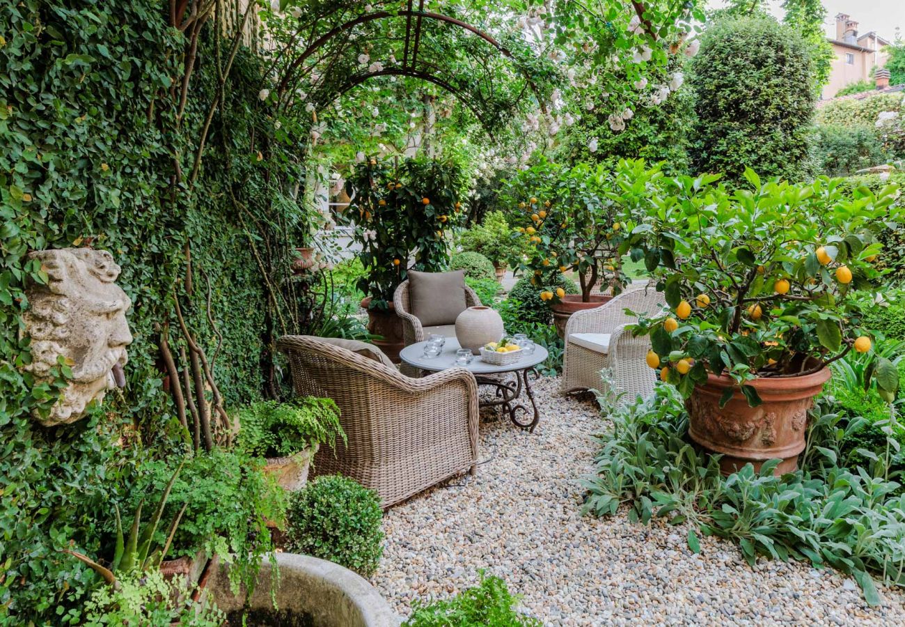 Apartment in Lucca - Casa Vanny, an Apartment with Private Garden Apartment in Lucca - Casa Vanny, an Apartment with Private Garden