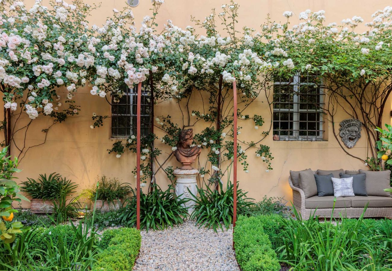 Apartment in Lucca - Casa Vanny, an Apartment with Private Garden Apartment in Lucca - Casa Vanny, an Apartment with Private Garden