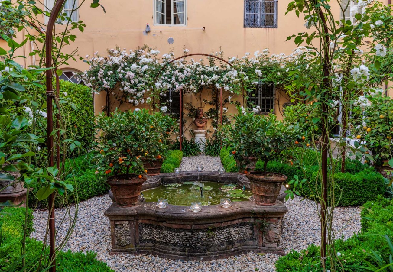 Apartment in Lucca - Casa Vanny, an Apartment with Private Garden Apartment in Lucca - Casa Vanny, an Apartment with Private Garden