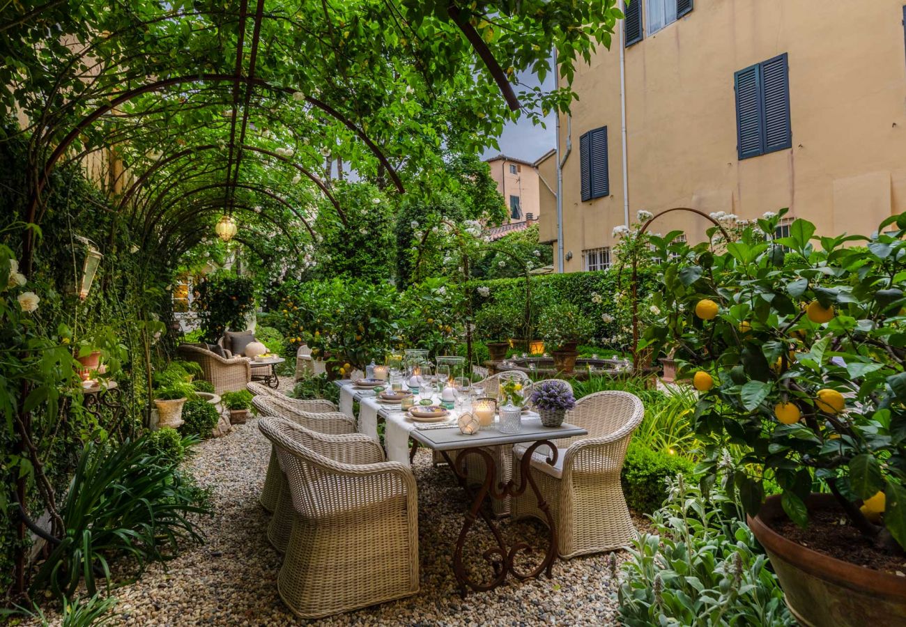 Apartment in Lucca - Casa Vanny, an Apartment with Private Garden Apartment in Lucca - Casa Vanny, an Apartment with Private Garden