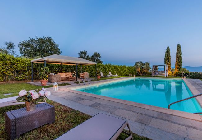 Villa in Lucca - Tuscan Fizz Villa, a Vineyards Retreat Villa in Lucca - Tuscan Fizz Villa, a Vineyards Retreat