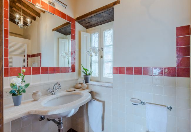 Villa in Lucca - Tuscan Fizz Villa, a Vineyards Retreat Villa in Lucca - Tuscan Fizz Villa, a Vineyards Retreat