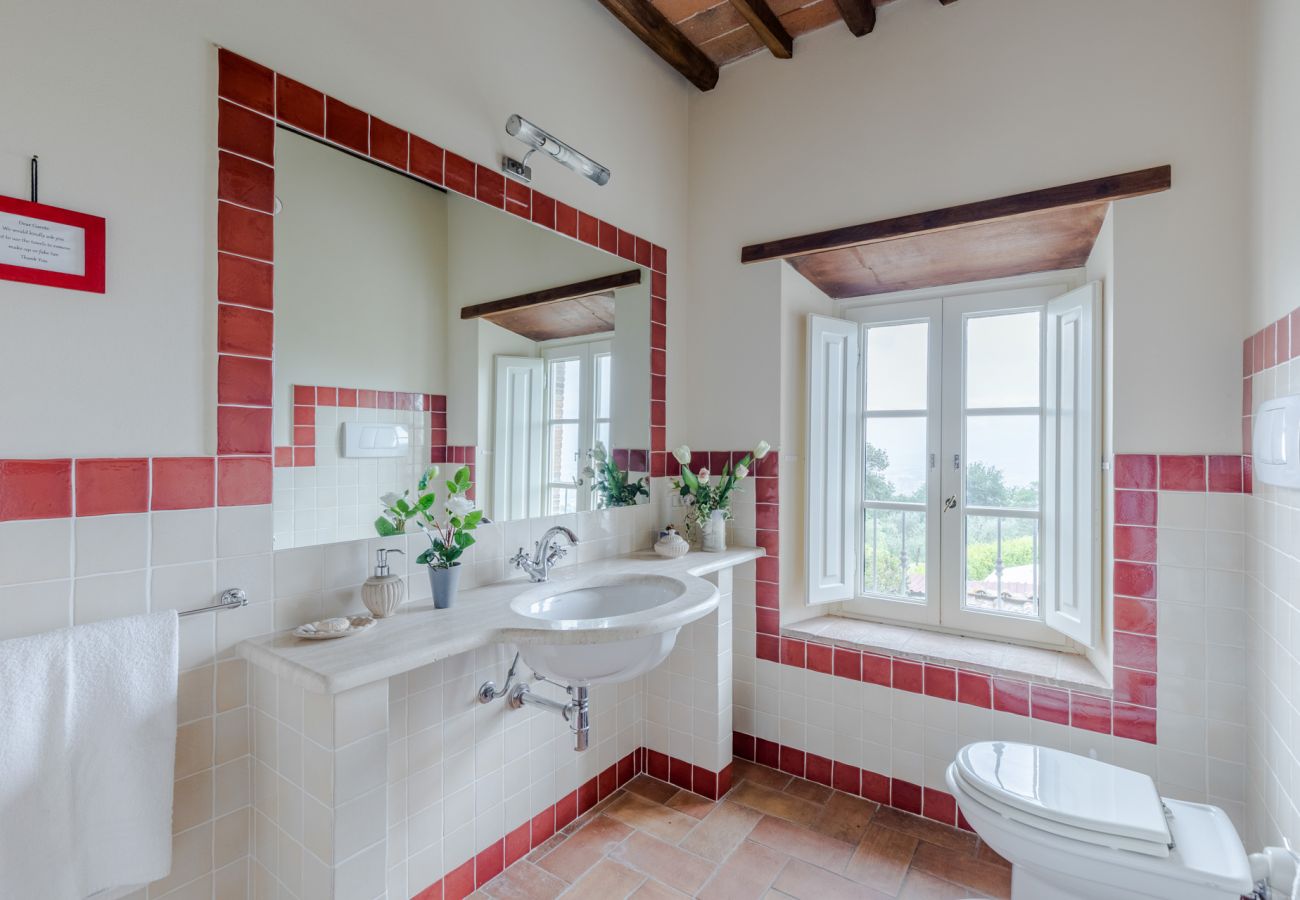 Villa in Lucca - Tuscan Fizz Villa, a Vineyards Retreat Villa in Lucca - Tuscan Fizz Villa, a Vineyards Retreat