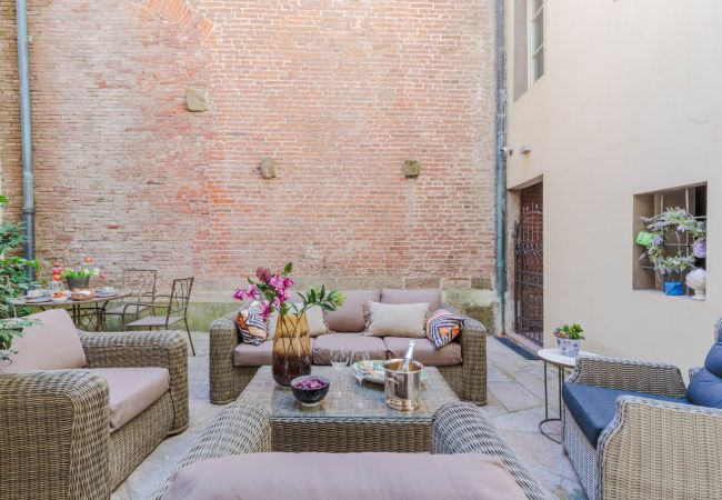 Apartment in Lucca - Vissi D'Arte, an Apartment with Garden Apartment in Lucca - Vissi D'Arte, an Apartment with Garden