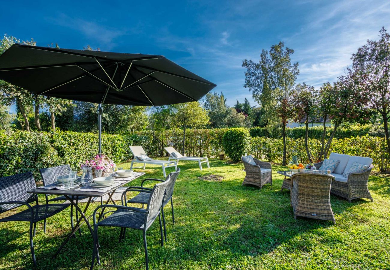 Apartment in Monte San quirico - Pietro Farmhouse Apartment in Wine Resort in Lucca Apartment in Monte San quirico - Pietro Farmhouse Apartment in Wine Resort in Lucca