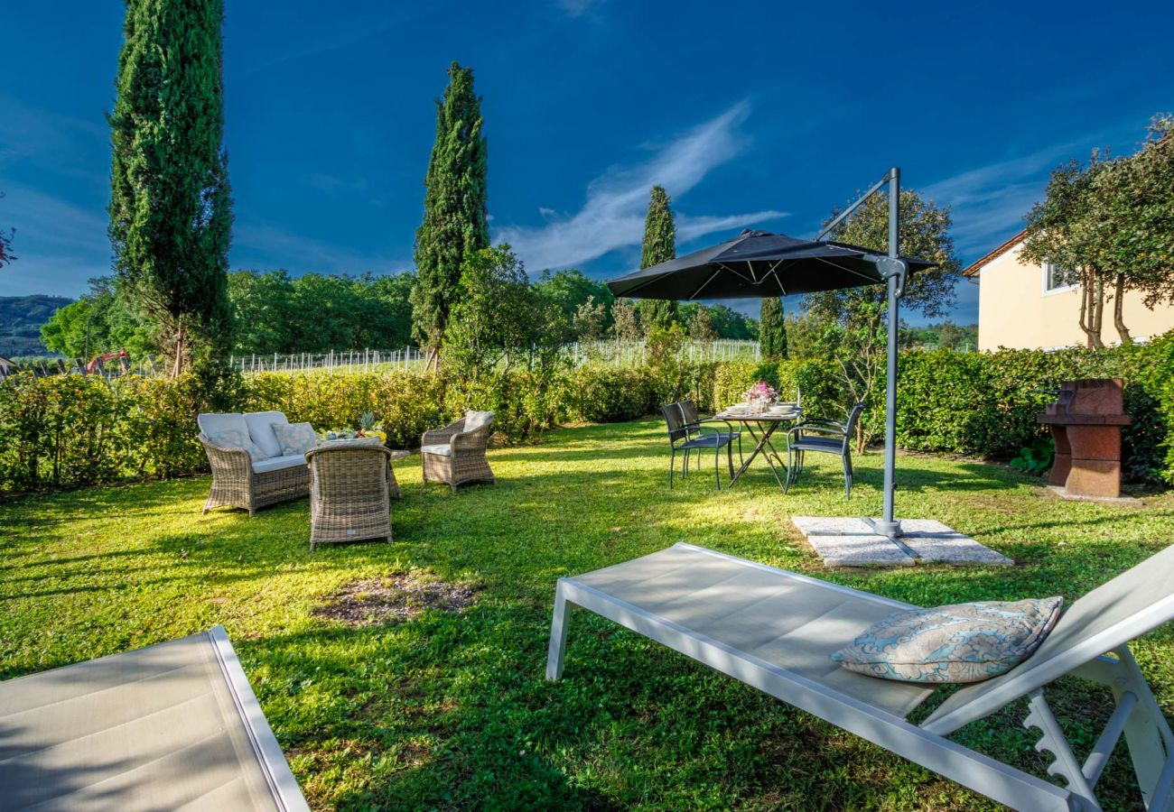 Apartment in Monte San quirico - Pietro Farmhouse Apartment in Wine Resort in Lucca Apartment in Monte San quirico - Pietro Farmhouse Apartment in Wine Resort in Lucca