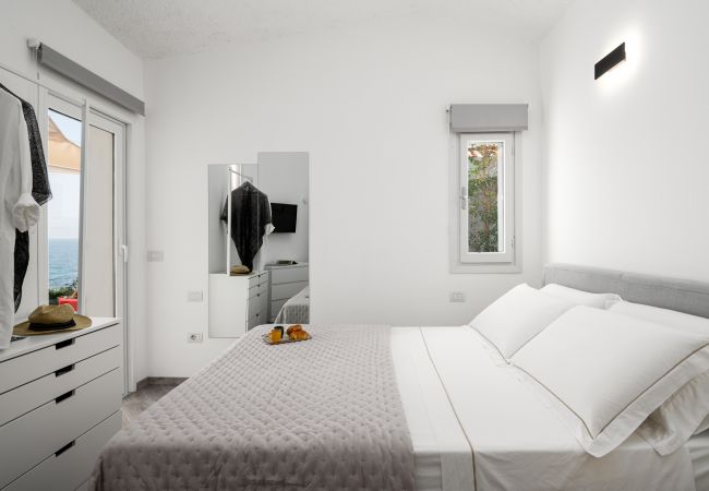 Villa in Olbia - Villa Azul Villa Azul - double bedroom with sea view in luxury rental villa in Pittulongu