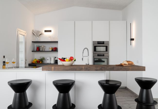 Villa in Olbia - Villa Azul Villa Azul - modern kitchen with sea view in rental villa in Pittulongu