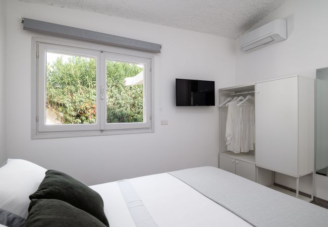 Villa in Olbia - Villa Azul Villa Azul - double bedroom with garden view in rental villa in Pittulongu
