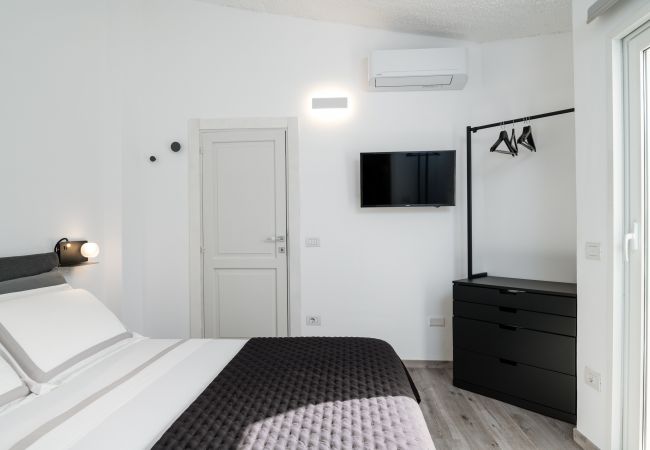 Villa in Olbia - Villa Azul Villa Azul - air-conditioned double bedroom in luxury villa in Sardinia