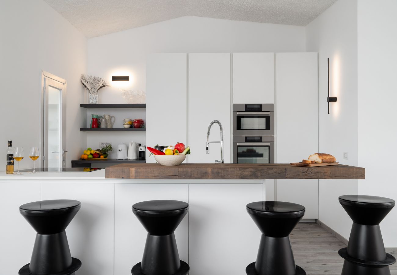 Villa in Olbia - Villa Azul Villa Azul - modern kitchen with sea view in rental villa in Pittulongu