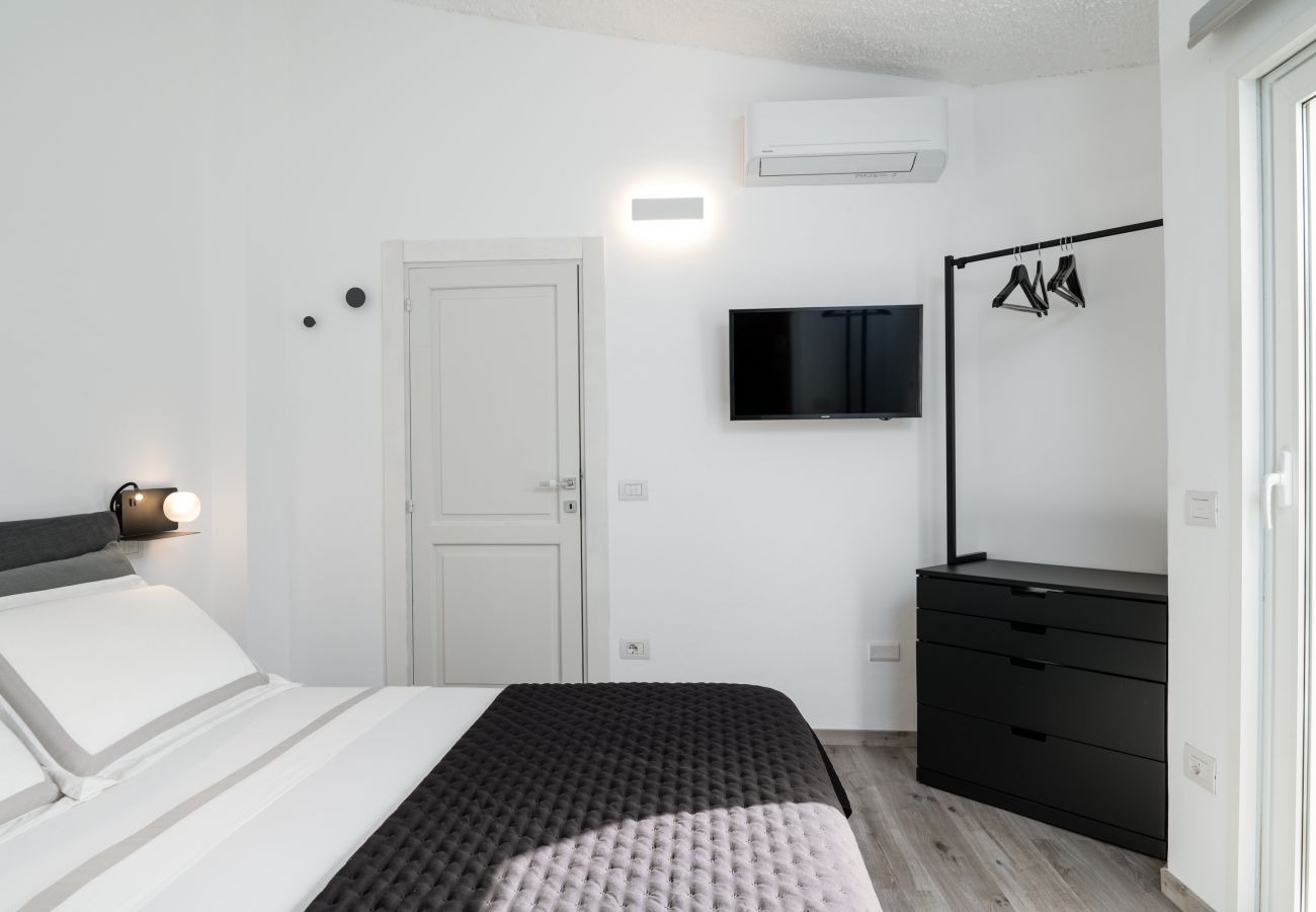 Villa in Olbia - Villa Azul Villa Azul - air-conditioned double bedroom in luxury villa in Sardinia