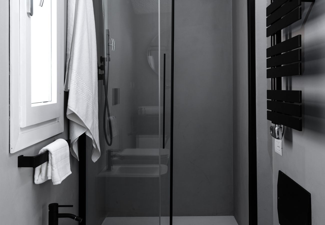 Villa in Olbia - Villa Azul Villa Azul - elegant bathroom with modern elements in holiday home in Pittulongu